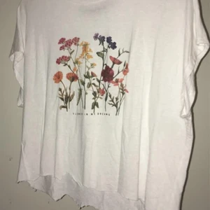 Kroppad tröja  - En söt tröja, priset kan diskuteras, köparen står för frakten💕