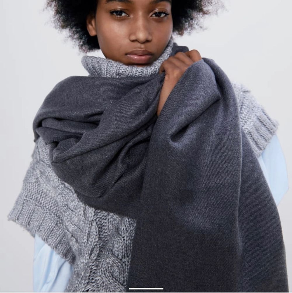 Zara halsduk mörkgrå | Plick Second Hand