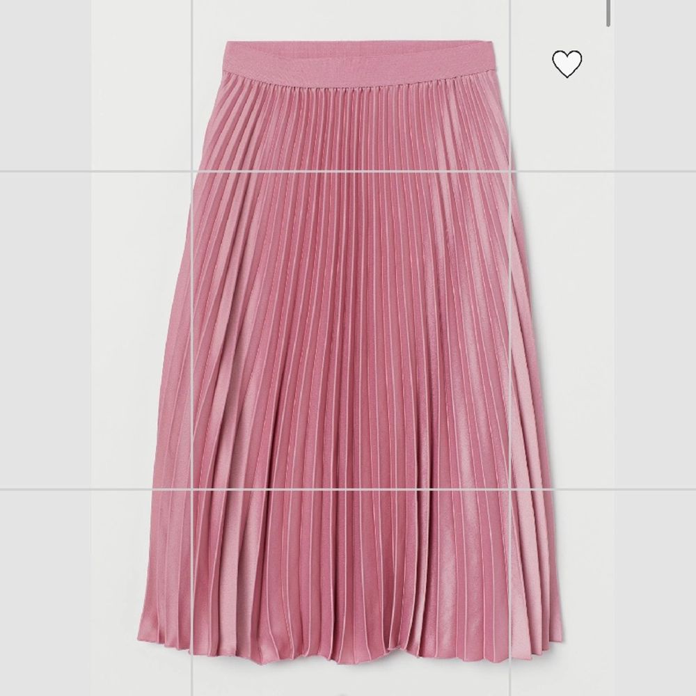 Super fin plisserad kjol ifrån H&M. Storlek xs. Köptes i somras för 349kr, dessvärre bara använd 1 gång. Alltså i nyskick. Säljer för 200kr💗💕💘. Kjolar.