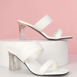 Helt nya klackskor, 37 - Helt nya vita klackskor i storlek 37. Finns att hämta i huddingeområdet. Kan skicka på post men då tillkommer fraktkostnad. 