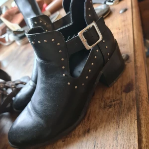 Finskor  - Dessa passar perfekt för fest och vardag. Riktigt sköna. 😃