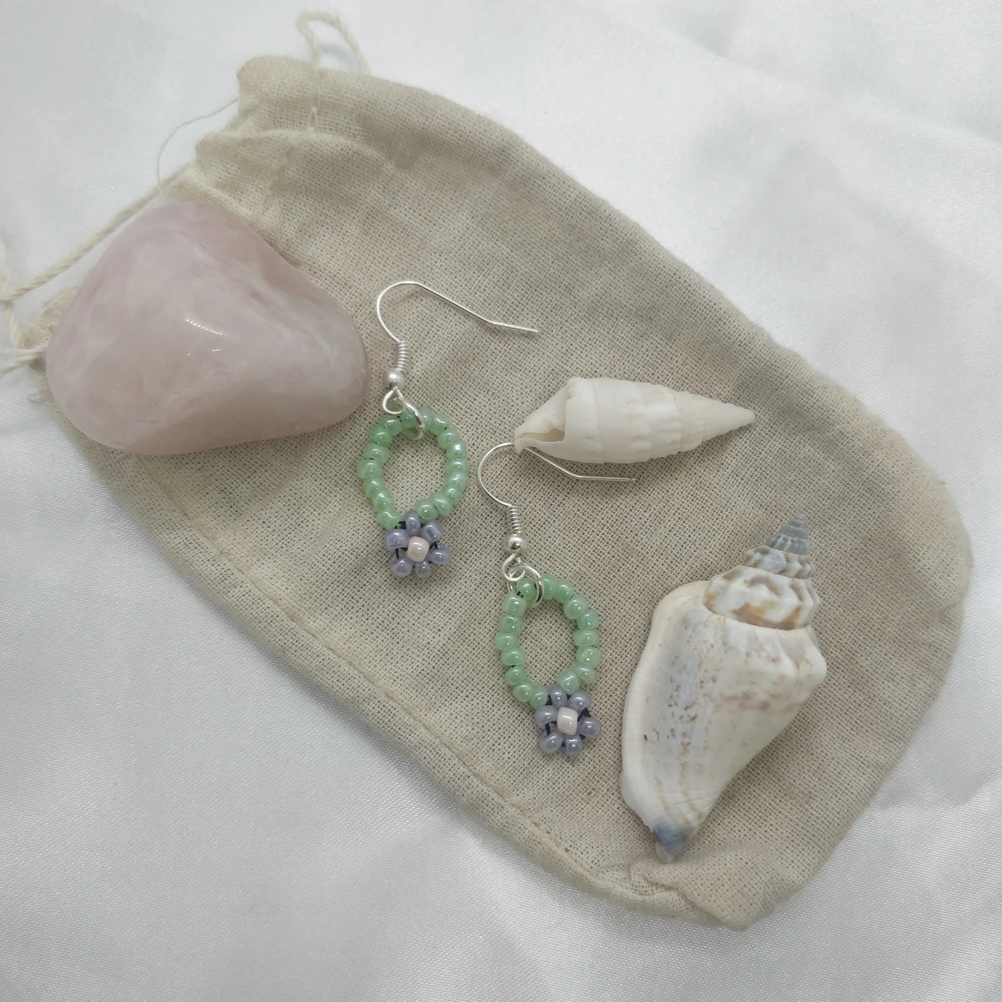 Handgjorda pärlörhängen