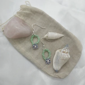 Handgjorda pärlörhängen - Handgjorda pärlörhängen✨ 