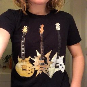 ABBA t-shirt - En t-shirt köpt på ABBA-museet i Stockholm! En gammal goding men säljer då den tyvärr inte kommer till användning längre.