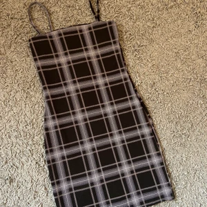 Klänning  - Använd 1 gång - helt ny, köpt från Nelly 