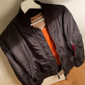 Alpha bomber - Alpha bomber jacka, aldrig använd