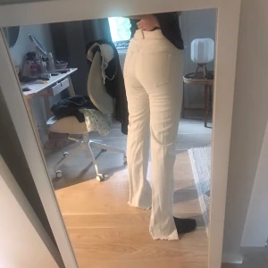 Långa beiga jens - Helt ny,  ny pris 450kr. Kan frakta 64kr 💖💖