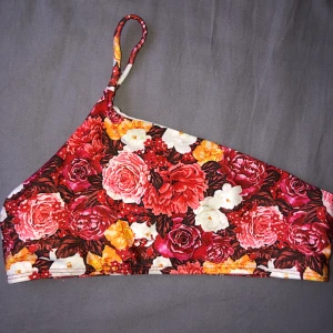 Bikinitopp - 45kr ink frakt! Endast testad! One shoulder