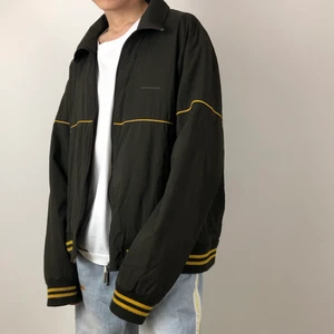 vintage Dunderdon jacka - Vintage brun Dunderdon jacka🤎 strl L passar S-L. condition: 7/10, små fläckar som går bort i tvätt.