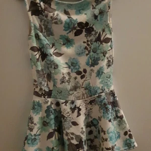 Top - storlek xs sparsamt använd står inte för frakten djur finns i hemmet ute på fler sidor 