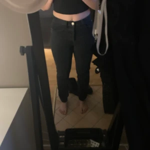 Straight jeans zara  - 40 kr + frakt vid snabb affär 