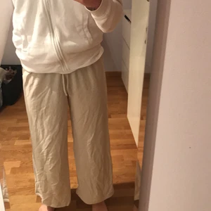 Strandbyxor - Sköna byxor från Bershka som passar perfekt till stranden! 