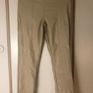 Skinnbyxor  - Säljer ett par skinnbyxor i bra skick 