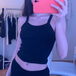 weekday linne - basic men sitter assnyggt, bra skick. Frakt 22kr ✨✨