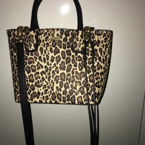 Väska - Bra skick! 100kr eller högsta bud