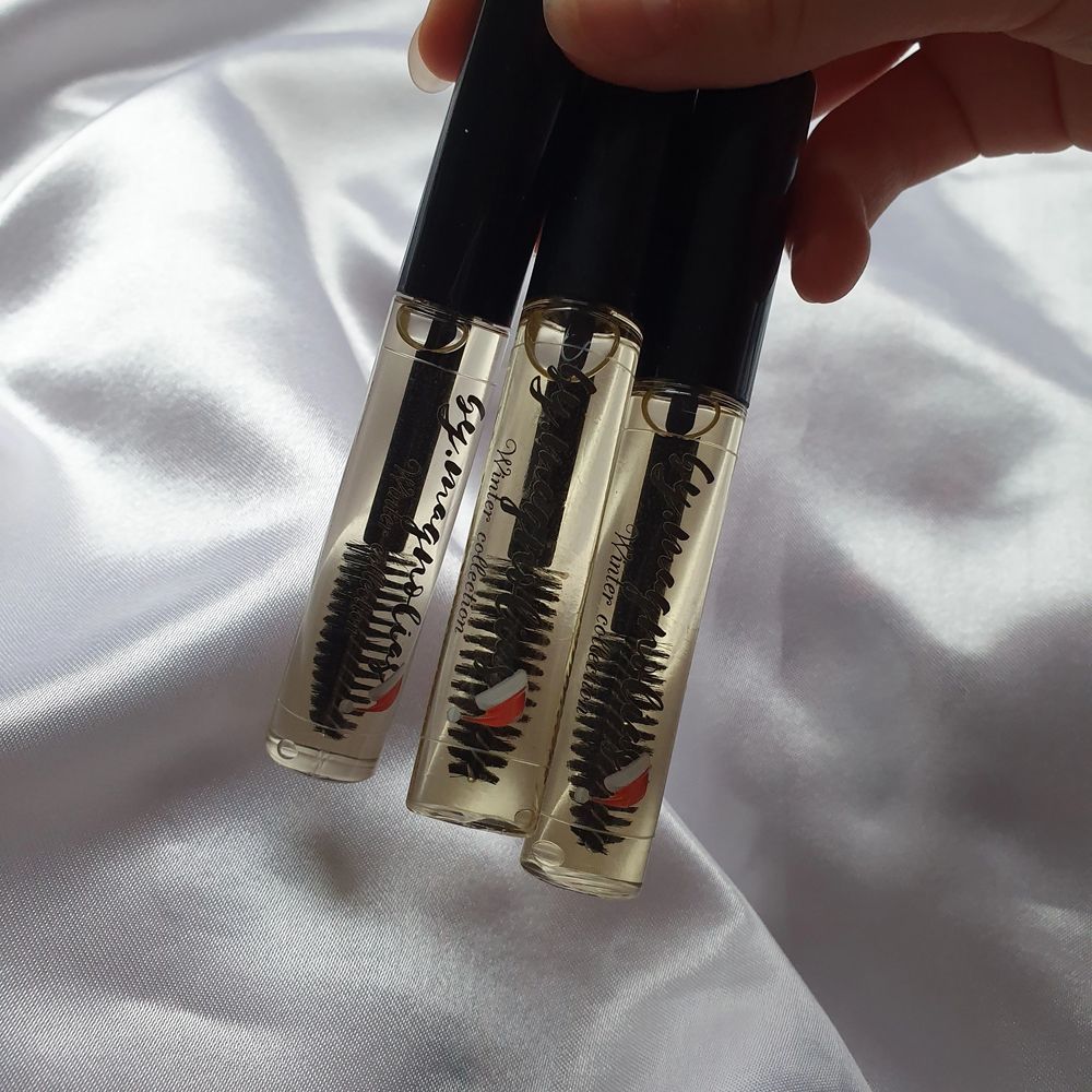 En olja som appliceras på ögonfransarna och ögonbrynen för att stimulerar hårväxten (allt är såklart individuelt). Det är 10 ml och räcker i minst ca 6 mån. 69 kr+11 kr frakt. Inehåll: vitamin e olja, jobba olja, ricin olja. Instagram: by.magnolias🎅🍬. Accessoarer.