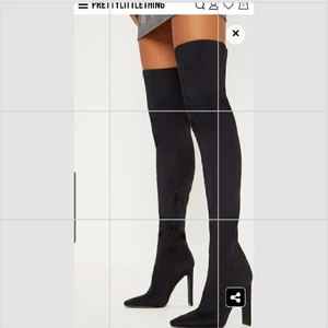 Prettylittlethings klackar - Jätte fina klackskor som är kneehigh i storleken 37 som kommer i original lådan, skorna är helt oanvända och är från prettylittlething