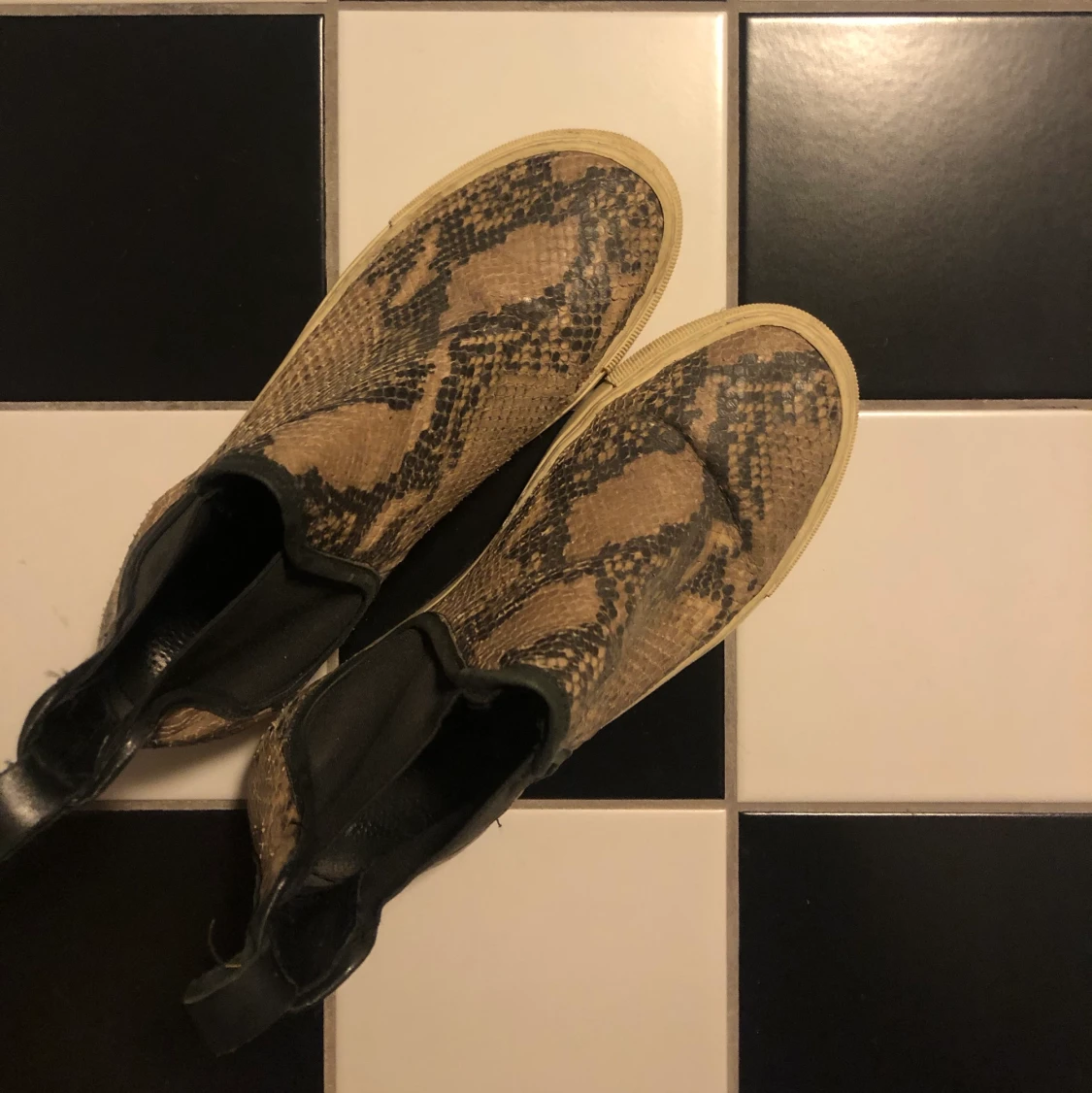Ormskinn liknande skor  - 90