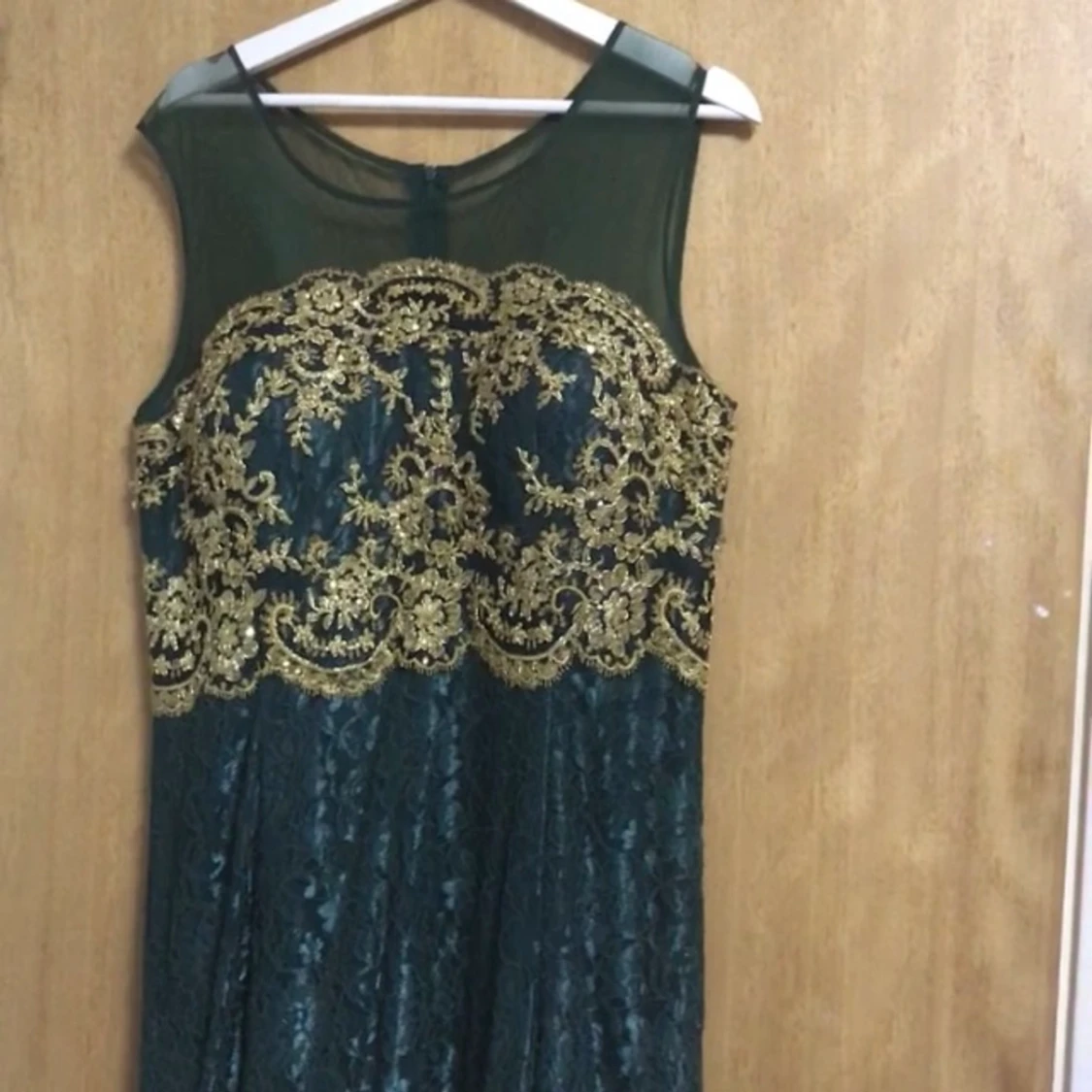 En mörkgrön klänning - 90