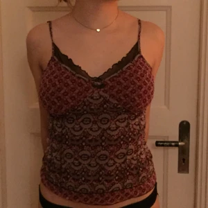 Linne  - Det här linnet är så gulligt!! Men jag har liknande och passar inte min byst så fint enligt mig :/ 💋