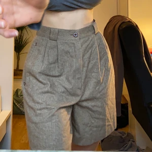 Shorts - Feta gubbshorts! De är rätt små i midjan så passar nån med midjemått upp till ca 66-67 cm, dock även mindre då de bara blir snyggare med skärp!🙏🏼