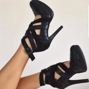  - Skor från Deichman. Använda men i fint skick! 