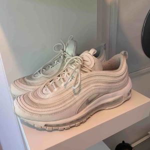  - Använda lagom mycket men ändå i fint skick, endast smutsig sula. Möts upp i Stockholm, annars står köparen för frakten:)