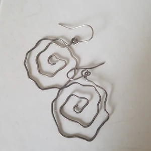  - Örhängen  Skickar endast köparen står för frakt