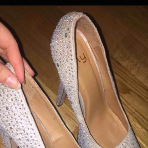  - Fins klackar från Nelly Väl använda därför så billigt 