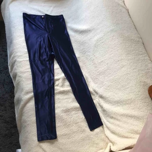  - Blåa högmidjad disco byxor.  Har använt någon gång.  Pris kan förhandlas. 