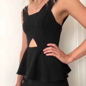  - Svart topp från BIKBOK använd fåtal gånger! Fin till fest eller till vardags. 