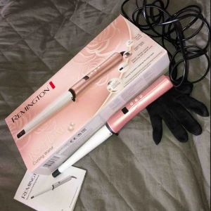  - Ny Remington locktång, endast testad och funkar bra men kommer inte till användning för mig. Kartong, värme vante och instruktionsbok ingår.  250kr + eventuell frakt eller meetup i Östersund.  Pris kan möjligtvis diskuteras.