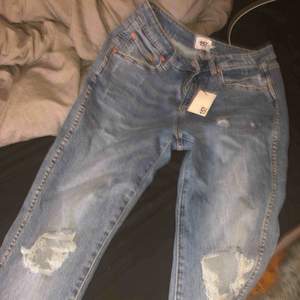 Helt nya jeans från Lager154, jätte skönt o sjukt fina men säljer då ja inte passar dem så bra tyvärr. Köpta för 300 säljes för 200 + 50kr frakt 💘💘