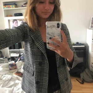  - Jättefin rutig blazer från shein, använd 2 ggr Frakt 40kr
