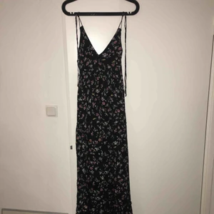  - Jätte fin maxi boho klänning från Abercrombie & Fitch. Aldrig använd. Storlek small. Ord pris 800kr. Utsvängd passform.