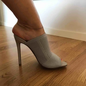  - Ljusblåa klackskor från Forever 21, aldrig använda men vill bli av med dem, därav det låga priset.  ✨Köp 3, betala för 2✨