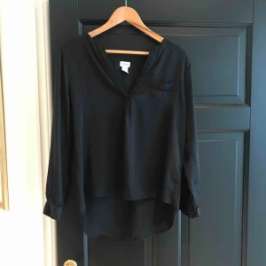  - Jätte fin svart blus från H&M