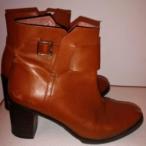  - Super snygga from Filippa K. Som nya! Storlek 37  