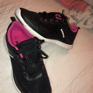 - Helt nya träningsskor. Storlek 39. Kan frakta eller mötas upp i Stockholmsområdet 