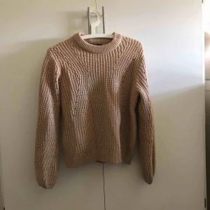  - Mysig hösttröja ifrån Ginatricot  150kr inklusive frakt 