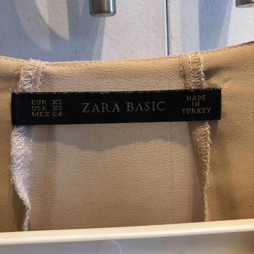 Fin blus från Zara Priset är inklusive frakt . Blusar.