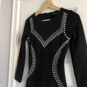  - En klänning från Topshop. Storlek 32/XXS, damstorlek. Skick: 9/10. Levereras nytvättad. Finnes på Södermalm, Stockholm. Kan postas men då står Du för frakten, (59kr). Mvh Marija 