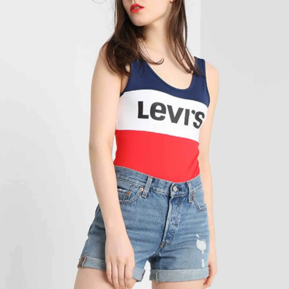 Levi’s colorblock bodysuit special edition. Never used (price tag still on) received as a gift. Can meet up in Stockholm C . Toppar.