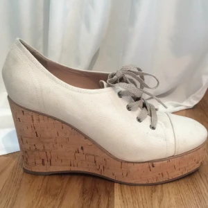  - Chloé skor köpta för cirka fem år sedan under resa till New York. Använda en gång pga fel storlek. Väldigt bra skick! 