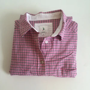  - Rutig skjorta från Boomerang i stl 36
"Charlotta Checked Oxford Shirt"
En bröstficka
100% bomull 
Finns i Stockholm 

