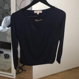  - Mickel kors blus marinblå strl small