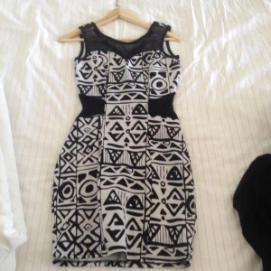  - Klänning aldrig använd, nypris 599. Jättefin