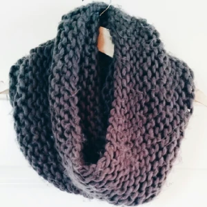  - Grovstickad tub halsduk från H&M - Mörk grå och super mjuk!