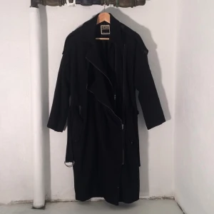  - ⭐️ Kappa/Rock av lite tjockare material
Strl väldigt oversizead XS/S
Tar swish, kan mötas i Stockholms innerstad.
Köparen står för frakten.