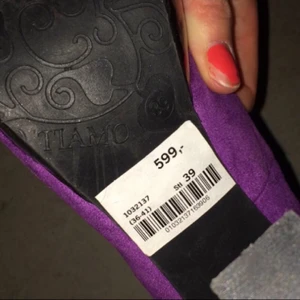  - Helt nya, så snygga! (Jag kan inte gå i dessa därför de inte är använda) 